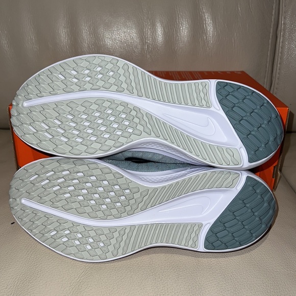 Nike Running Quest 5 sneakers Sz 7.5 - Picture 6 of 6